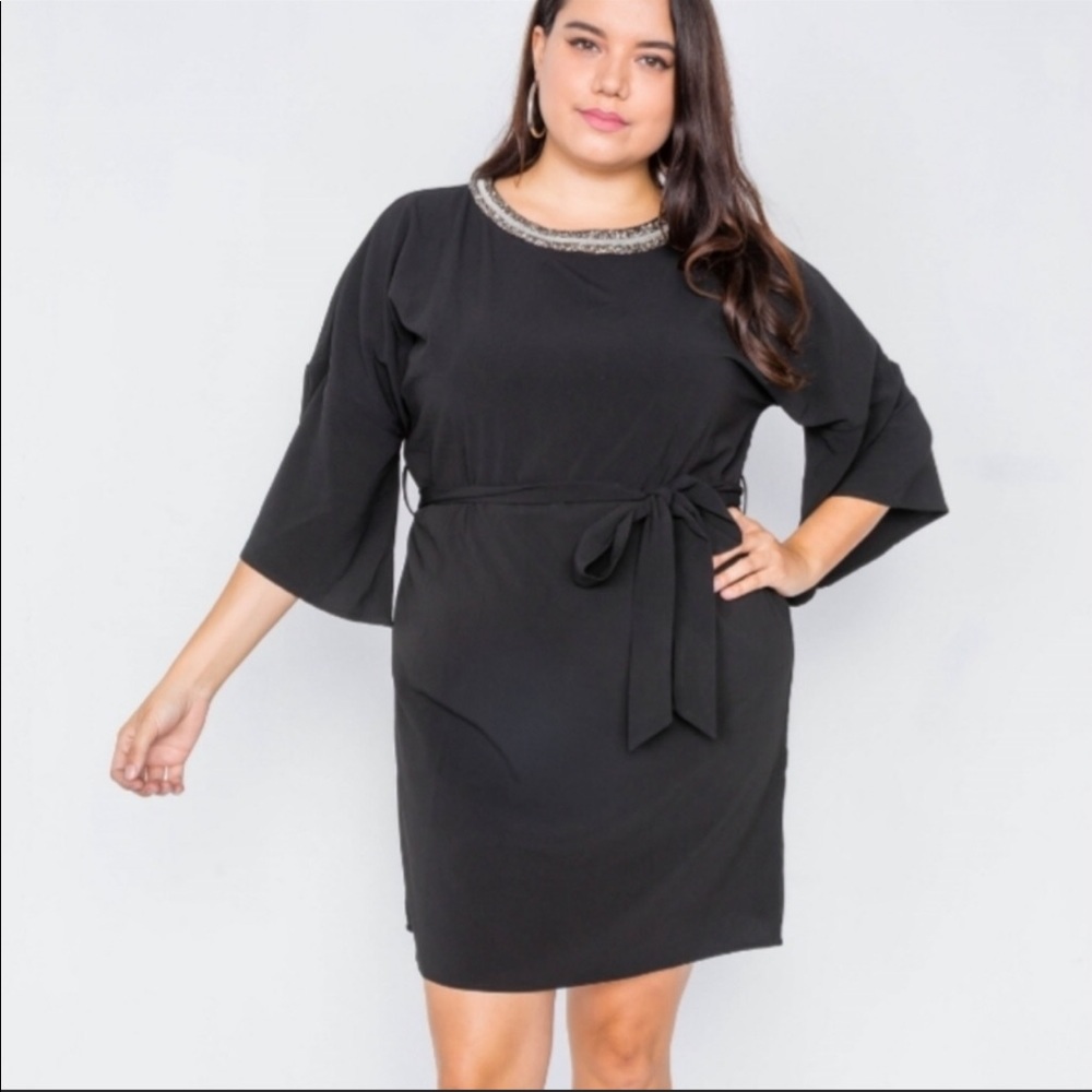 (1X,2X,3X) Beaded Detailed Neckline Mini Black Dress